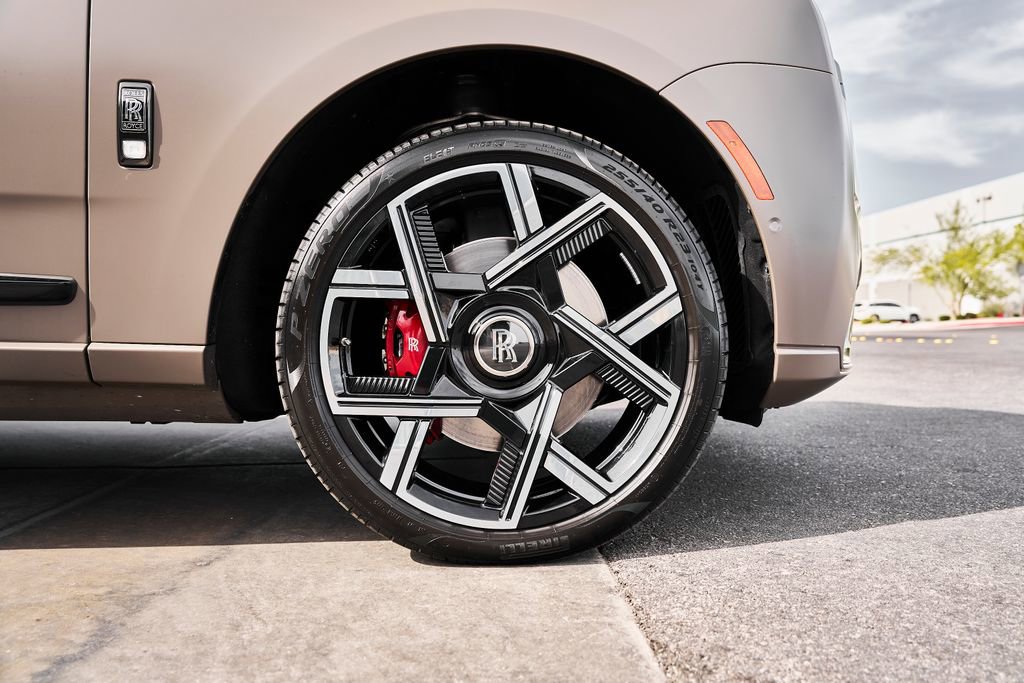 Used 2026 Rolls-Royce Cullinan Black Badge image 12