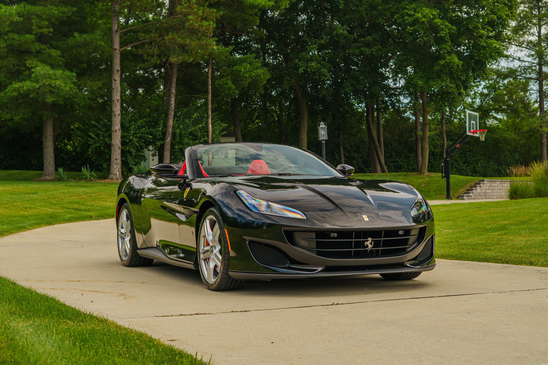Used 2019 Ferrari Portofino RWD image 13
