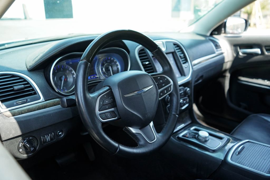 Used 2019 Chrysler 300 Limited w/ Safetytec Plus Group image 7
