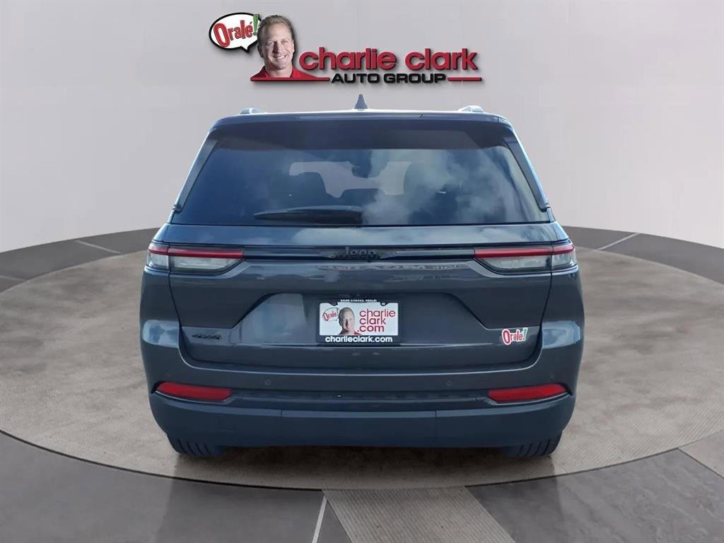 Used 2024 Jeep Grand Cherokee Altitude image 4