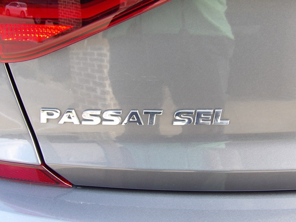 Used 2017 Volkswagen Passat 1.8T SEL Premium image 34
