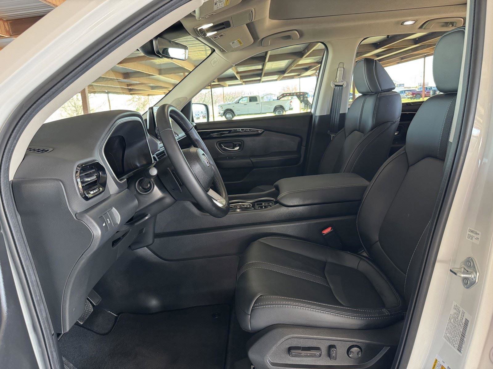 Used 2025 Honda Pilot Touring image 25