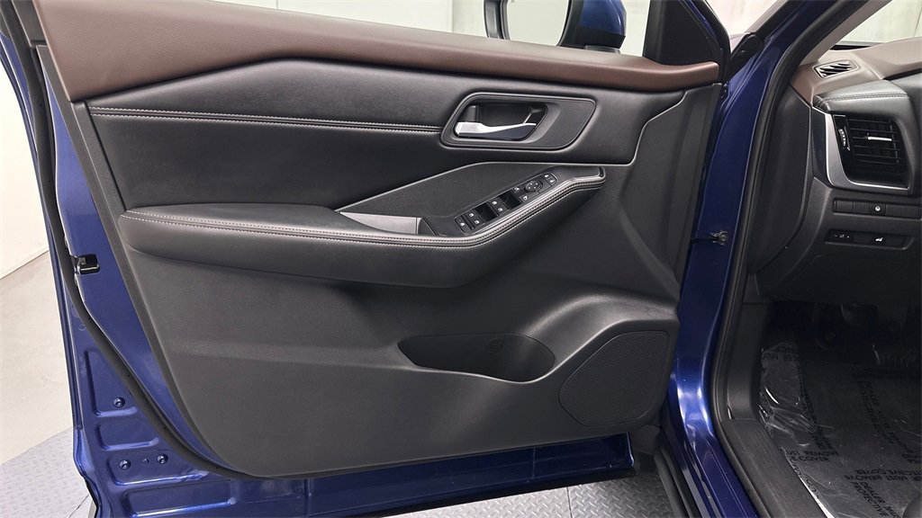 Certified 2023 Nissan Rogue SV w/ SV Premium Package image 17