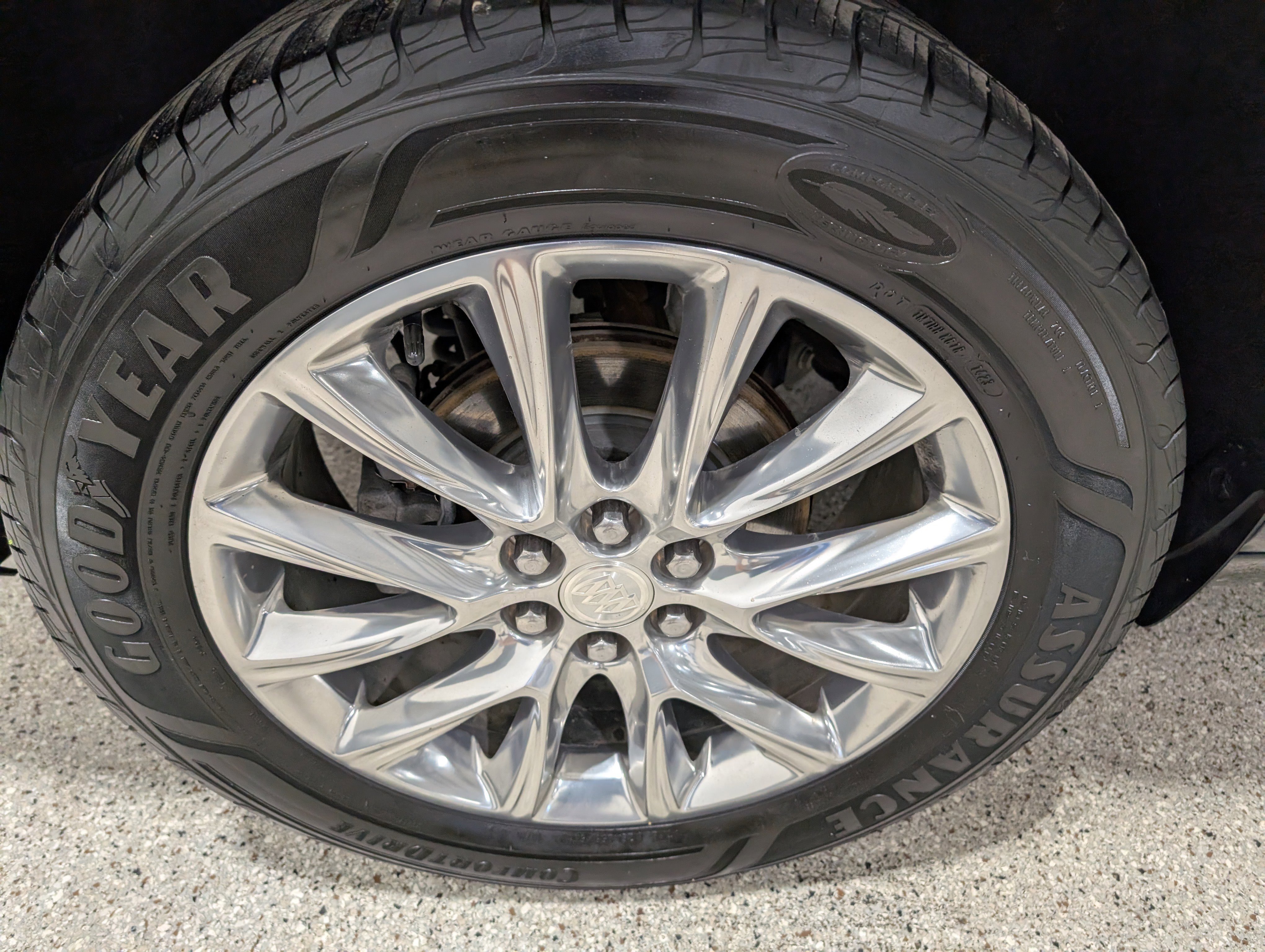 Used 2020 Buick Enclave Premium w/ Sun and Sites Package image 11