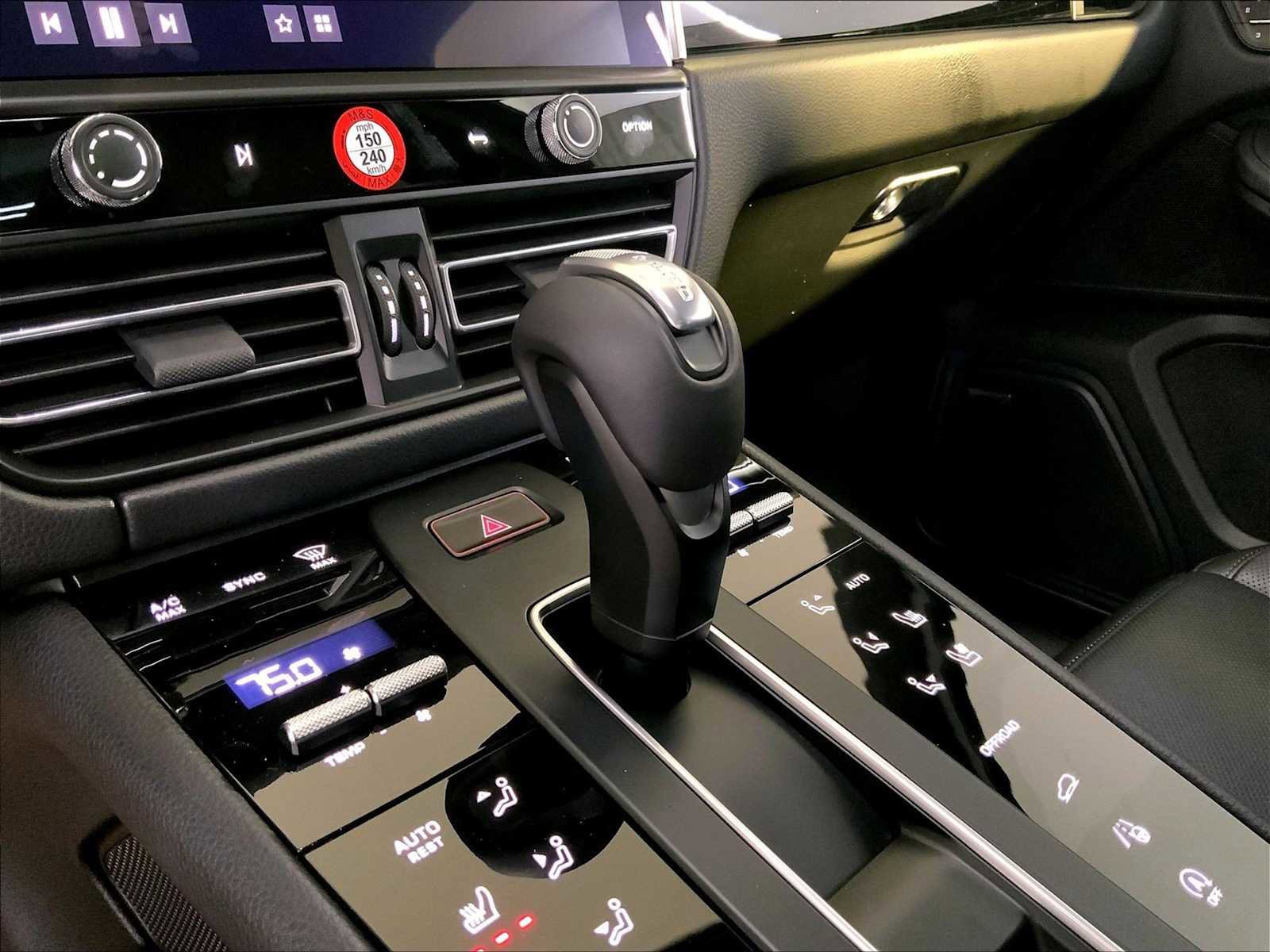 New 2026 Porsche Macan AWD/4WD image 17