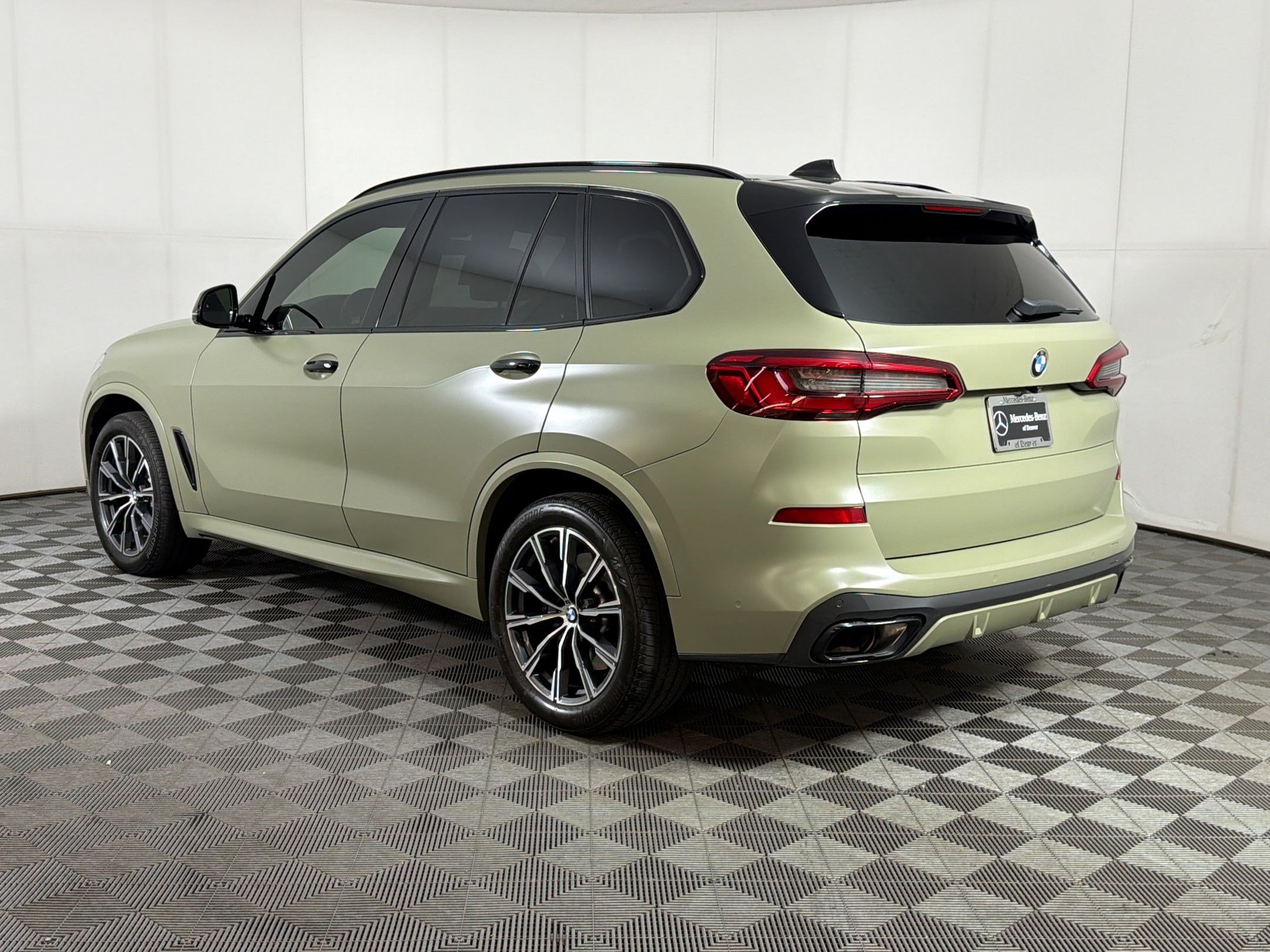 Used 2020 BMW X5 M50i w/ Executive Package AWD/4WD image 3