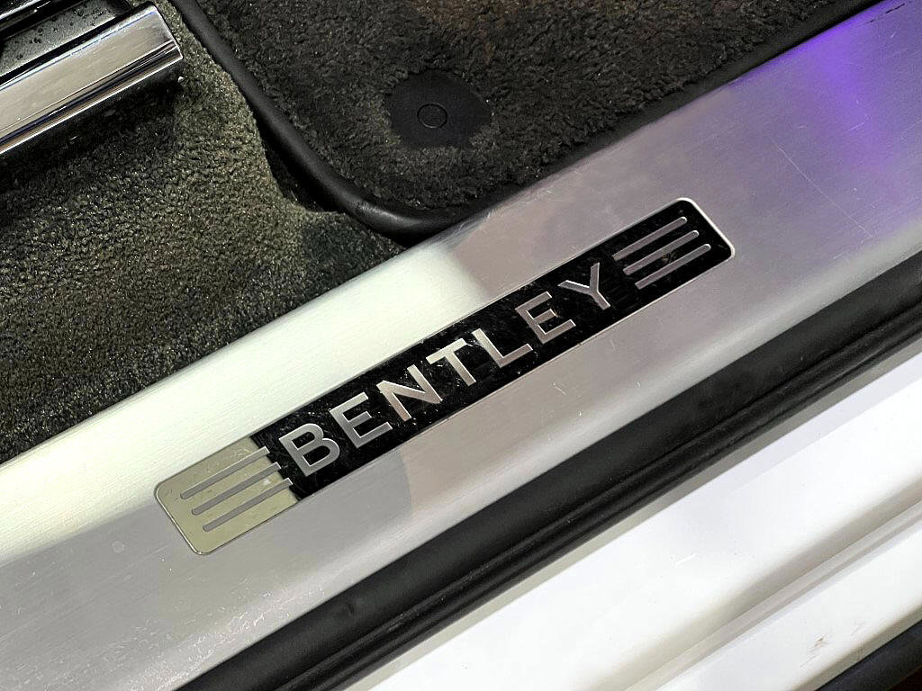 Used 2019 Bentley Bentayga image 77