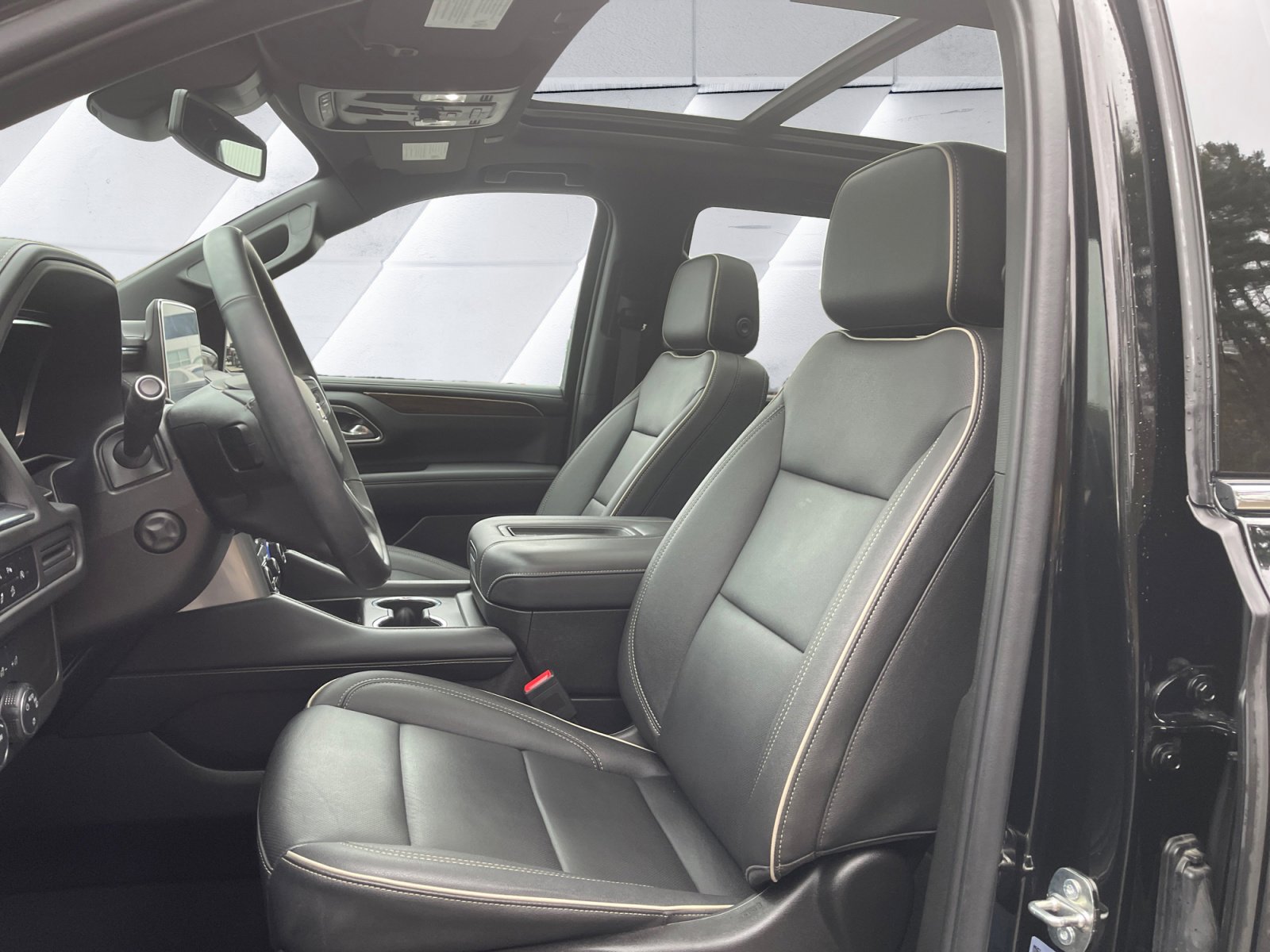 Used 2023 Chevrolet Tahoe Premier w/ LPO, Illumination Package AWD/4WD image 10