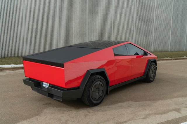 Used 2025 Tesla Cybertruck AWD Crew Cab image 31