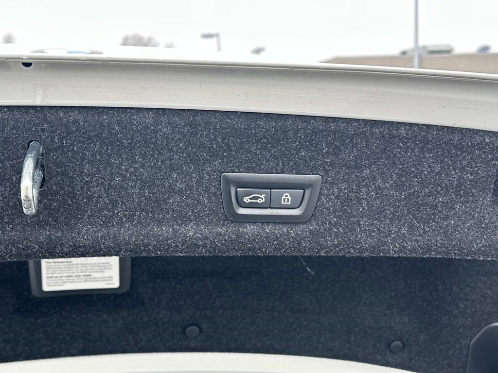 Used 2022 BMW 330i xDrive Sedan w/ Premium Package image 32