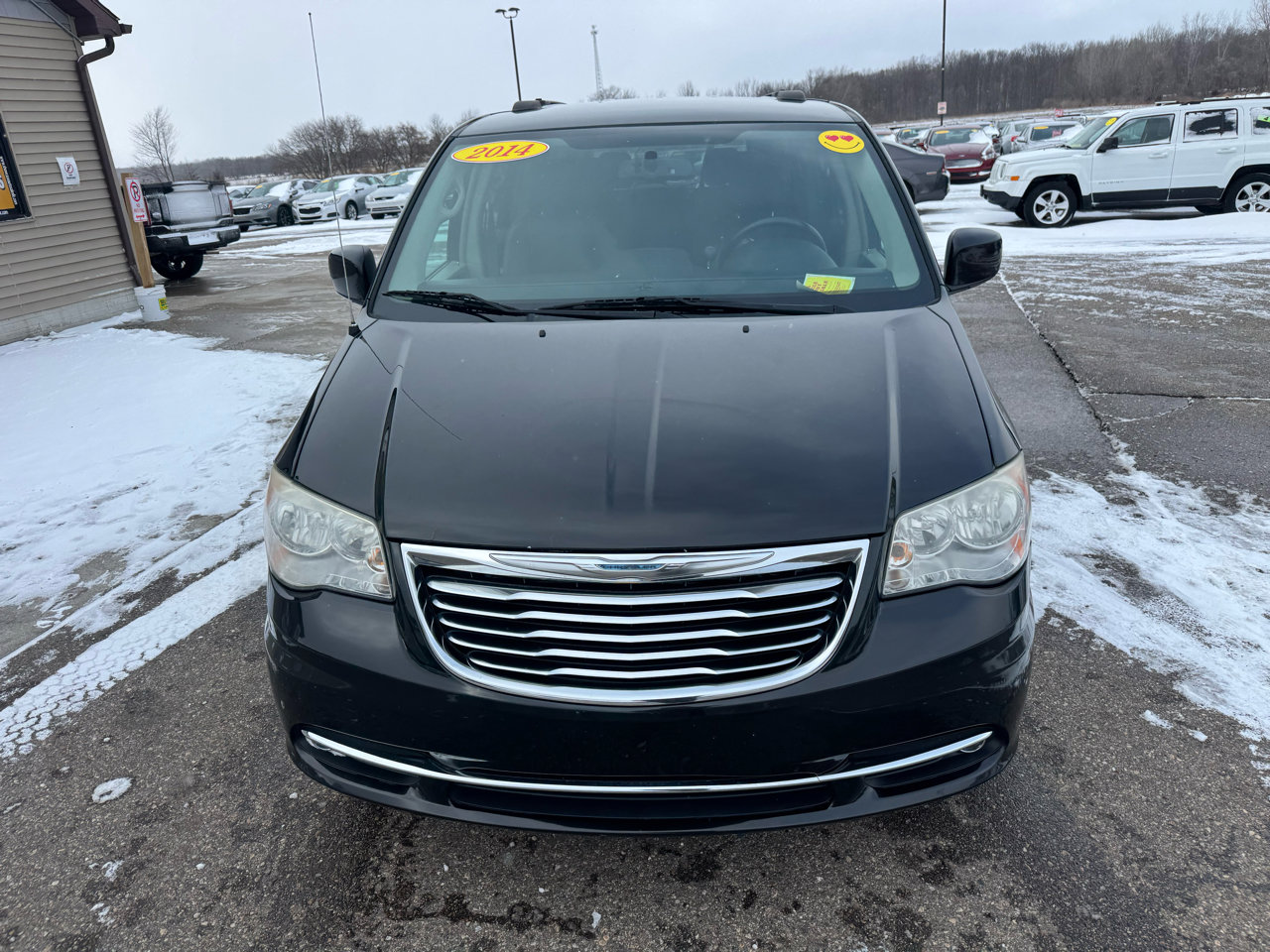 Used 2014 Chrysler Town & Country Touring image 2