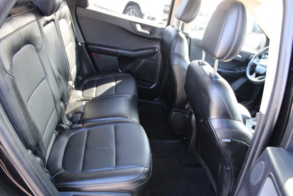 Used 2020 Ford Escape Titanium image 33