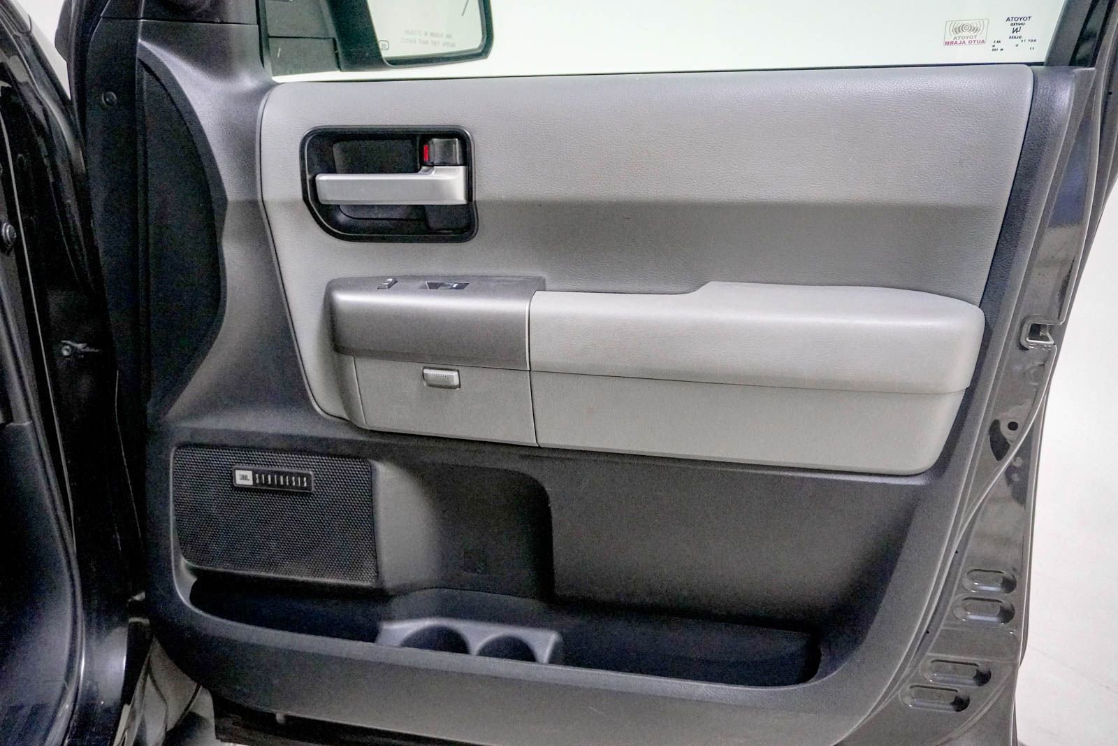Used 2014 Toyota Sequoia Limited AWD/4WD image 35