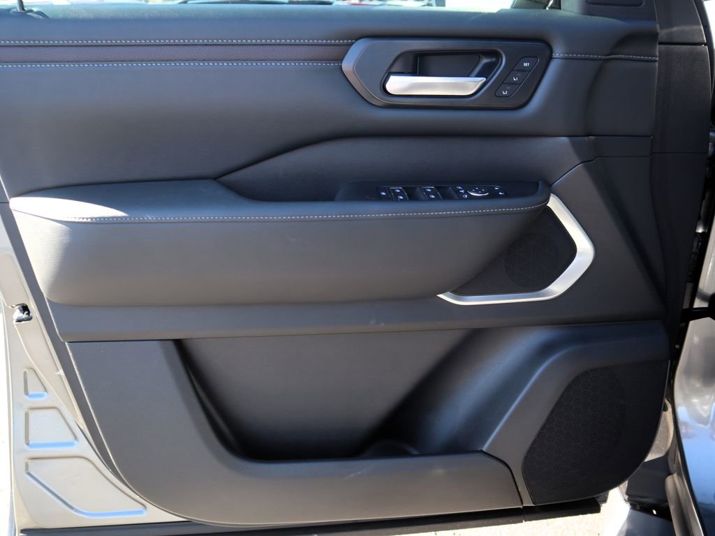 New 2025 Nissan Armada Platinum Reserve image 18