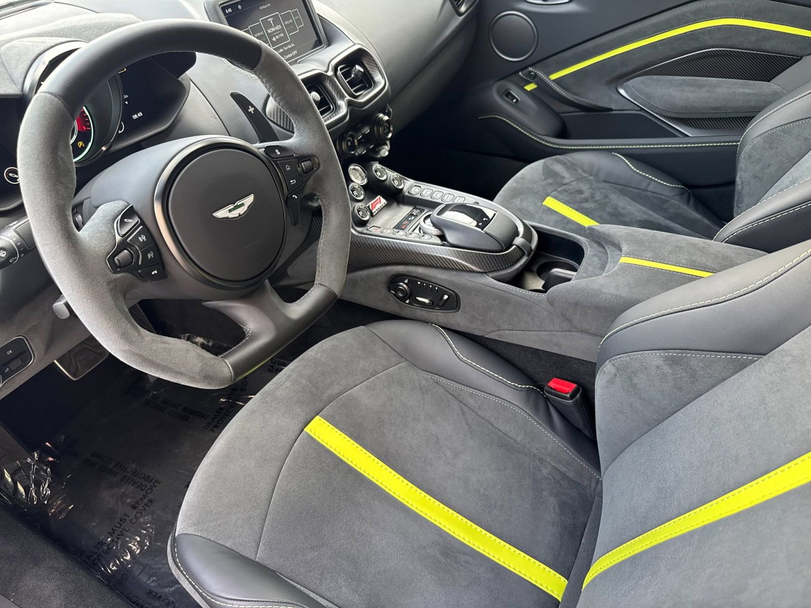 Used 2023 Aston Martin V8 Vantage Coupe RWD image 4