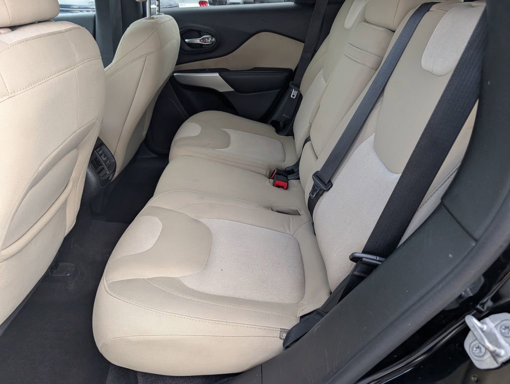 Used 2018 Jeep Cherokee Latitude FWD image 10