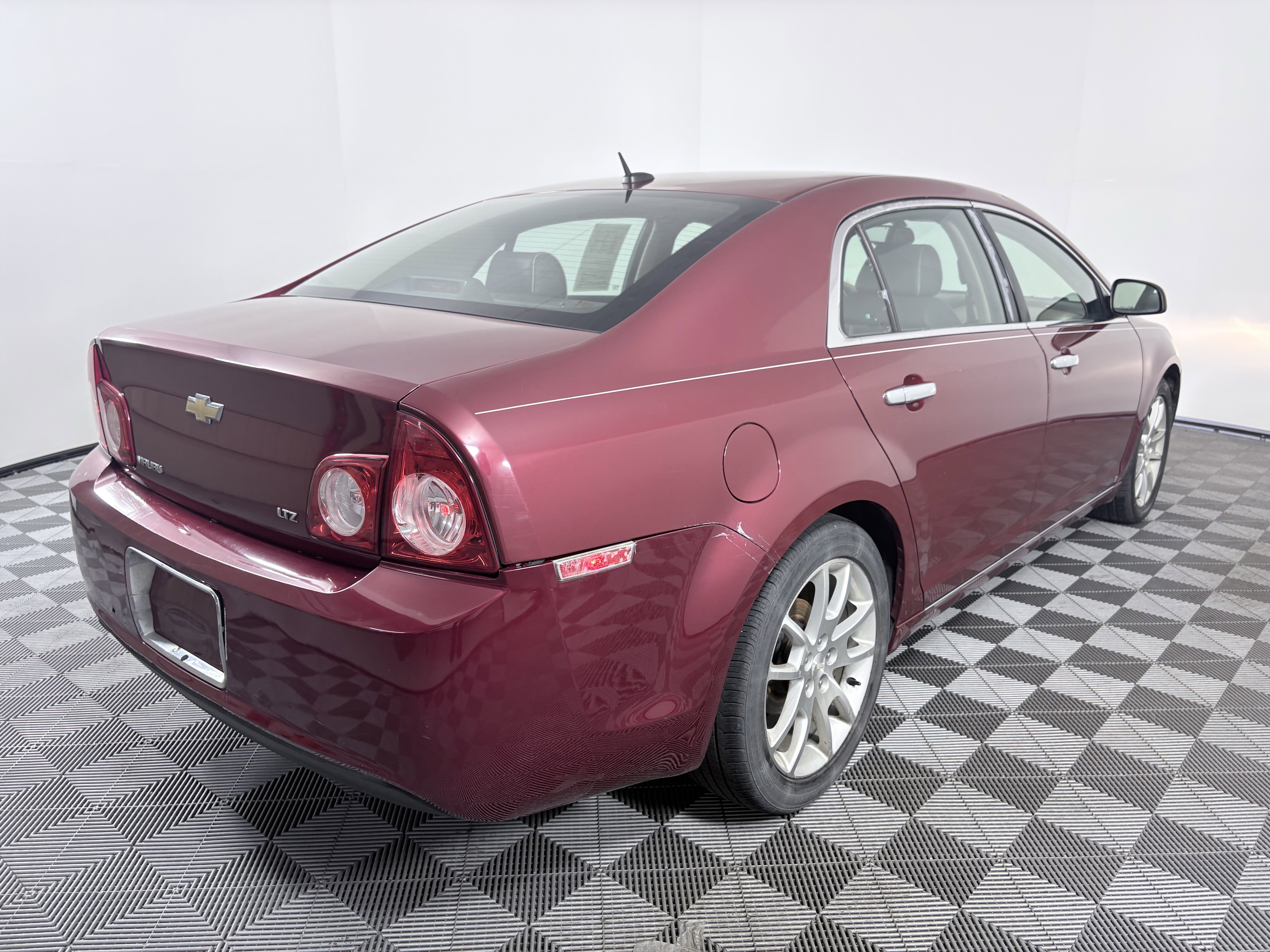 Used 2009 Chevrolet Malibu LTZ w/ Rear Power Package image 5