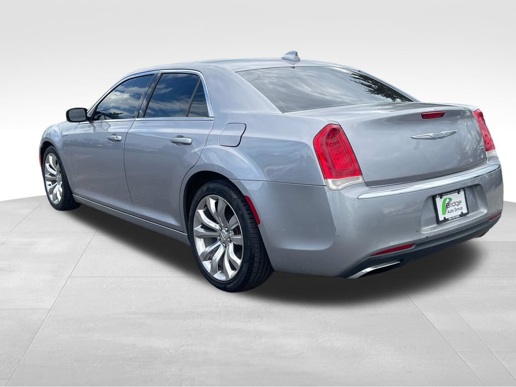 Used 2017 Chrysler 300 Limited RWD image 6