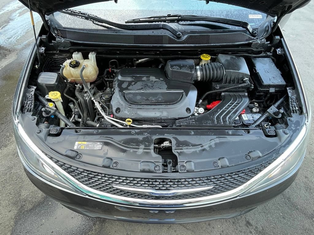 Used 2020 Chrysler Pacifica Touring-L FWD image 28
