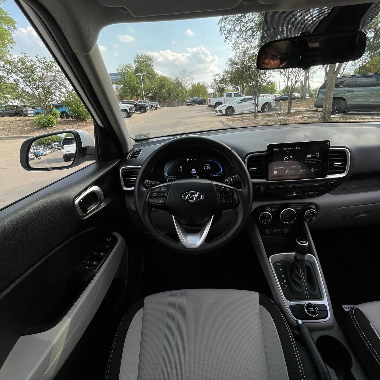 Used 2025 Hyundai Venue SEL FWD image 11
