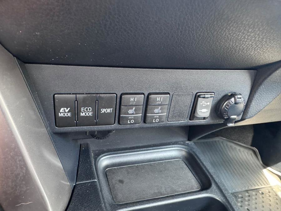 Used 2017 Toyota RAV4 Limited image 18