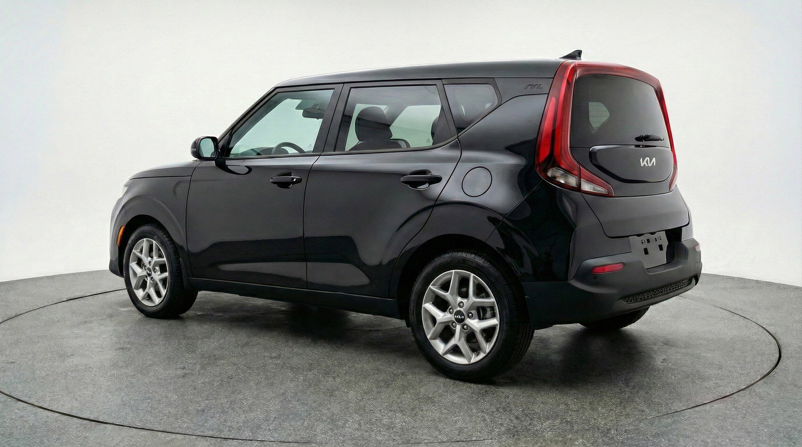 Used 2025 Kia Soul LX w/ LX Technology Package FWD image 5