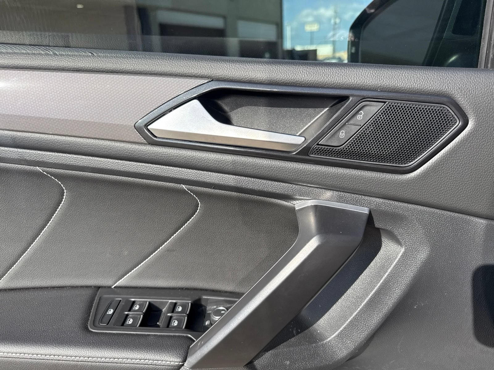 Used 2024 Volkswagen Tiguan SE FWD image 12