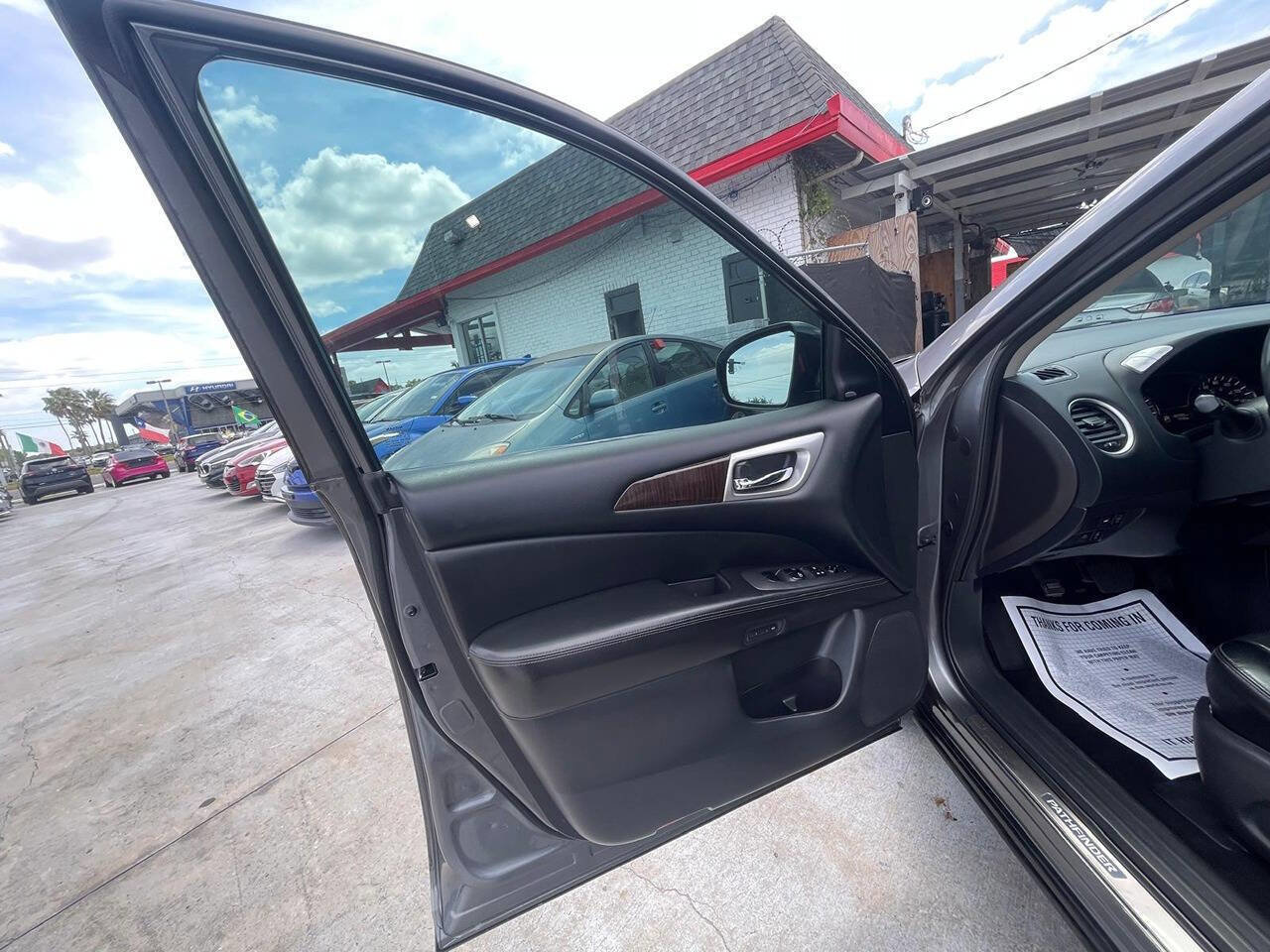 Used 2015 Nissan Pathfinder SL w/ Cargo Package image 10