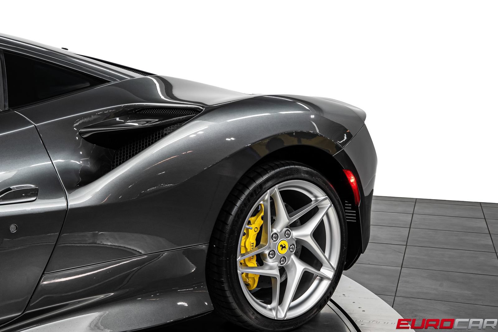 Used 2021 Ferrari F8 Tributo RWD image 17