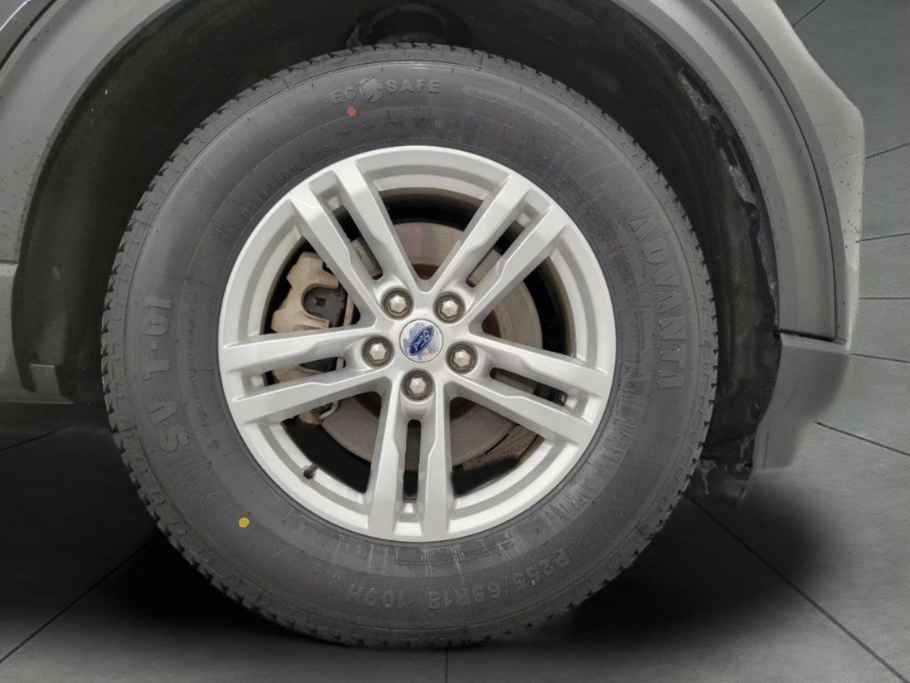 Used 2023 Ford Explorer XLT w/ Equipment Group 202A image 3