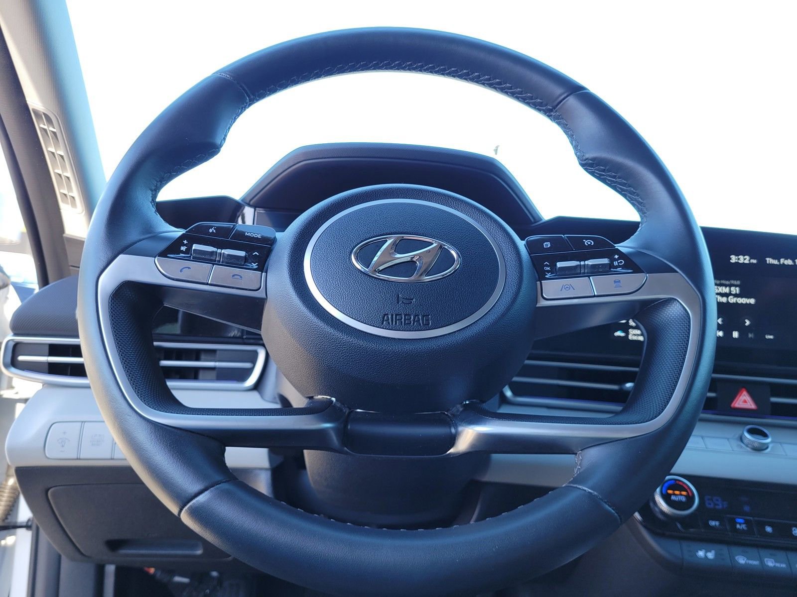 Certified 2023 Hyundai Elantra Limited image 32