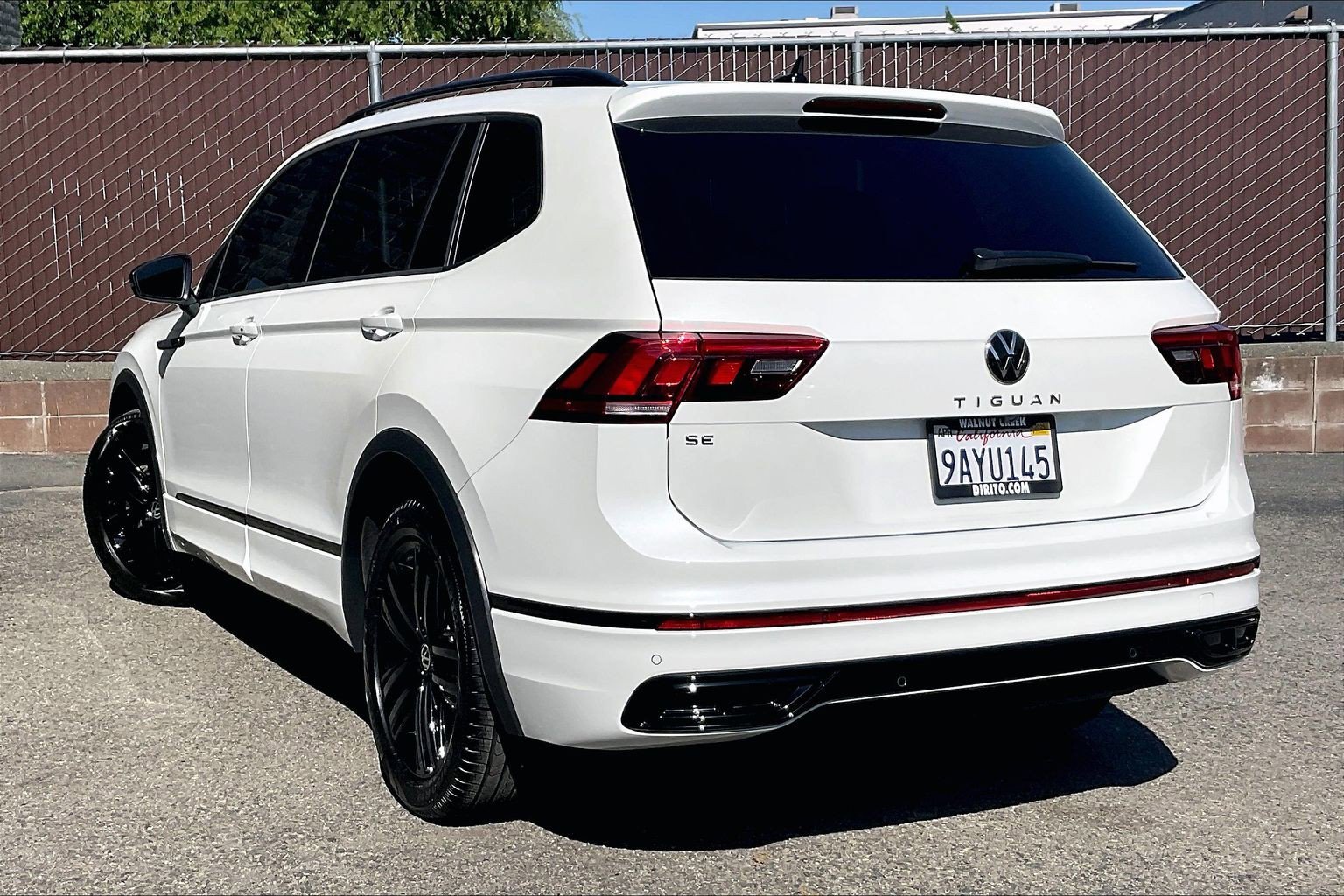 Certified 2022 Volkswagen Tiguan SE R-Line FWD image 10