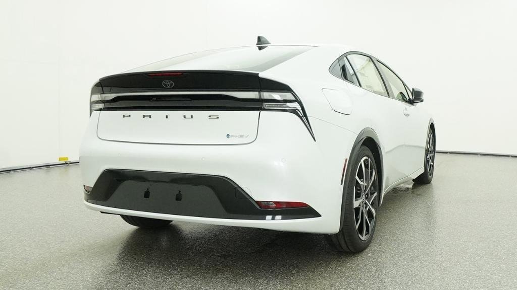 New 2026 Toyota Prius Plug-In Hybrid FWD image 4