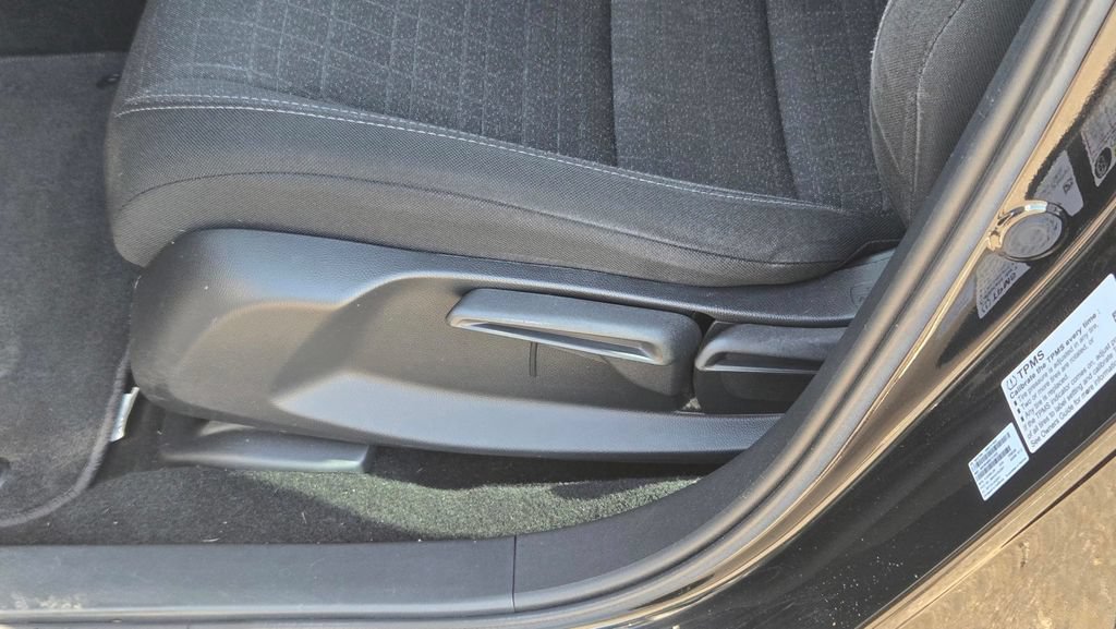 Used 2025 Honda HR-V LX image 14