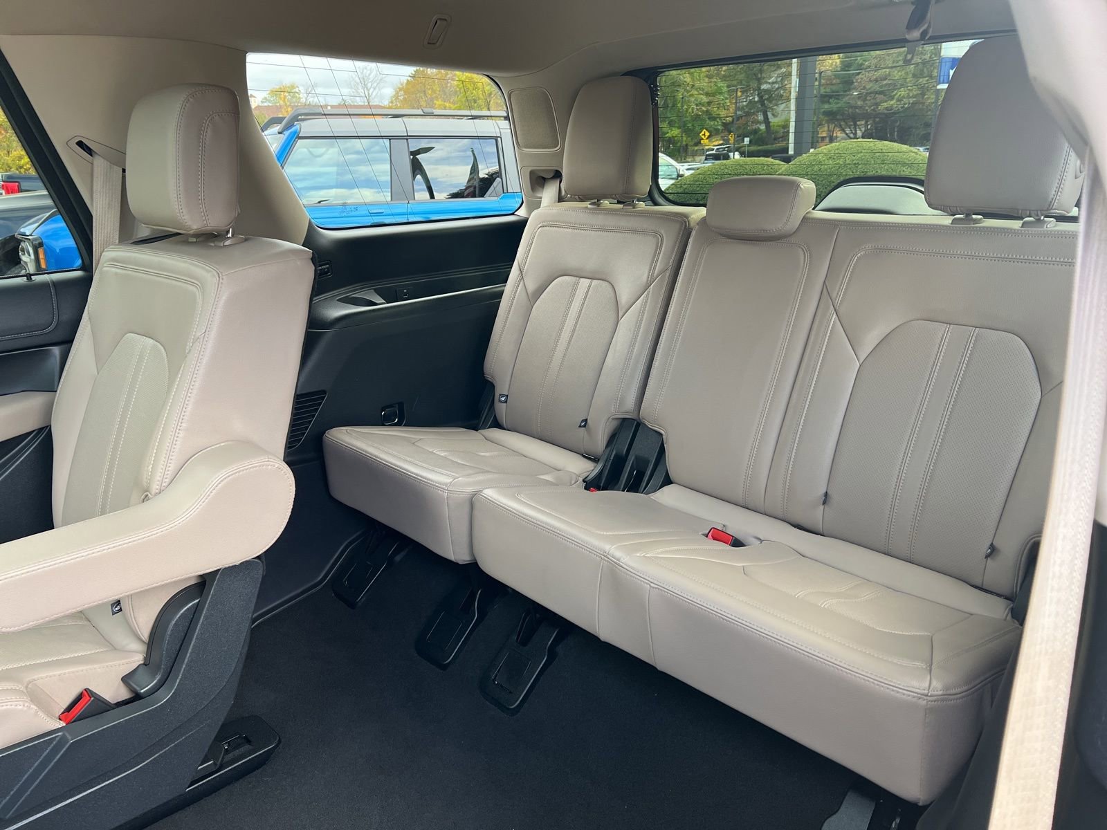 Used 2023 Ford Expedition Limited image 17