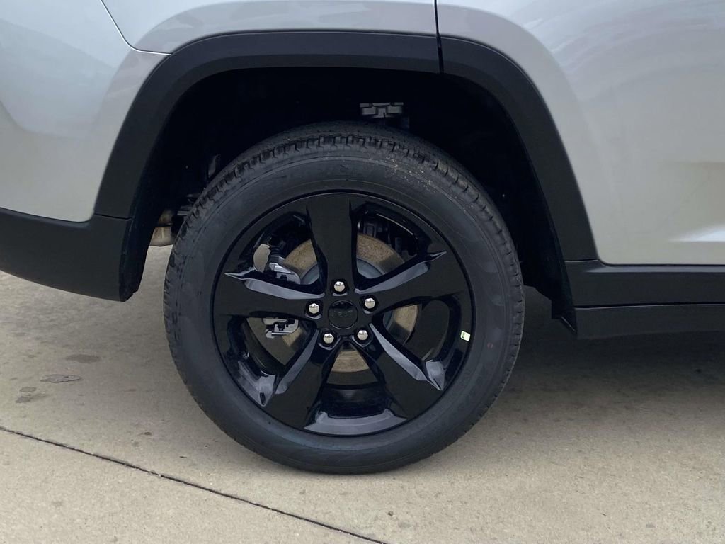 New 2026 Jeep Grand Cherokee Limited w/ Limited Altitude Package RWD image 37