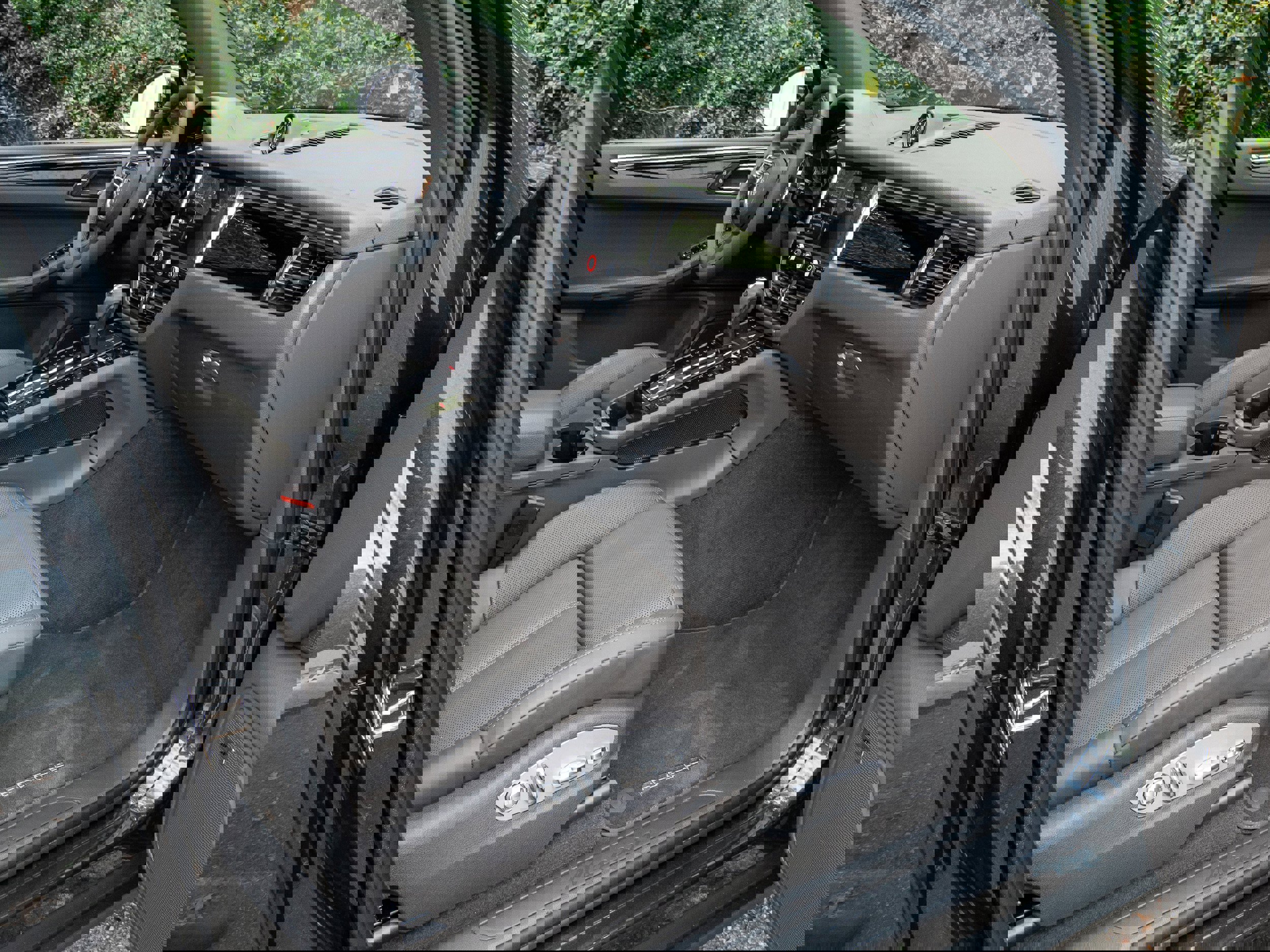 Used 2024 Porsche Macan image 32