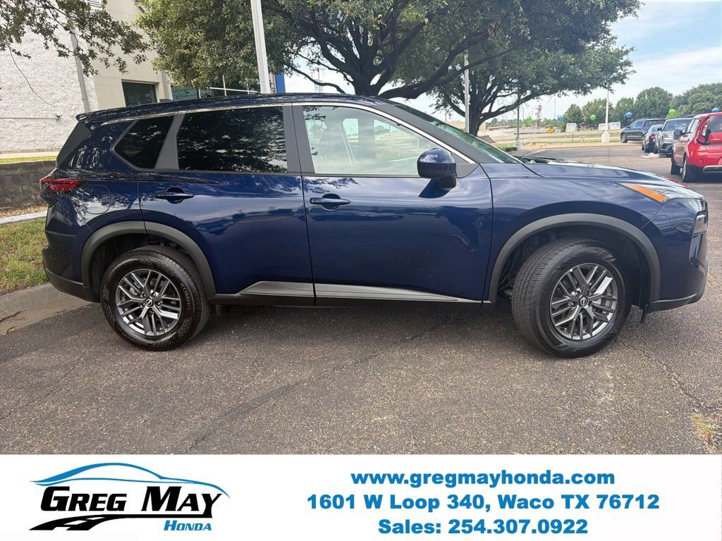 Used 2026 Nissan Rogue SV AWD/4WD image 2