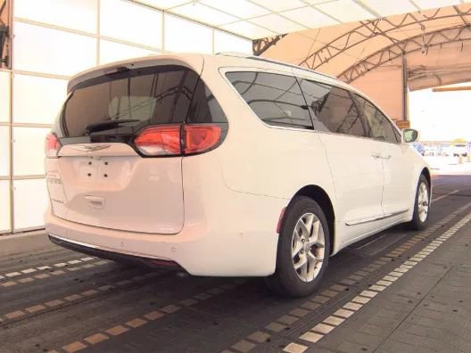 Used 2018 Chrysler Pacifica Touring-L Plus w/ Advanced Safetytec Group image 5