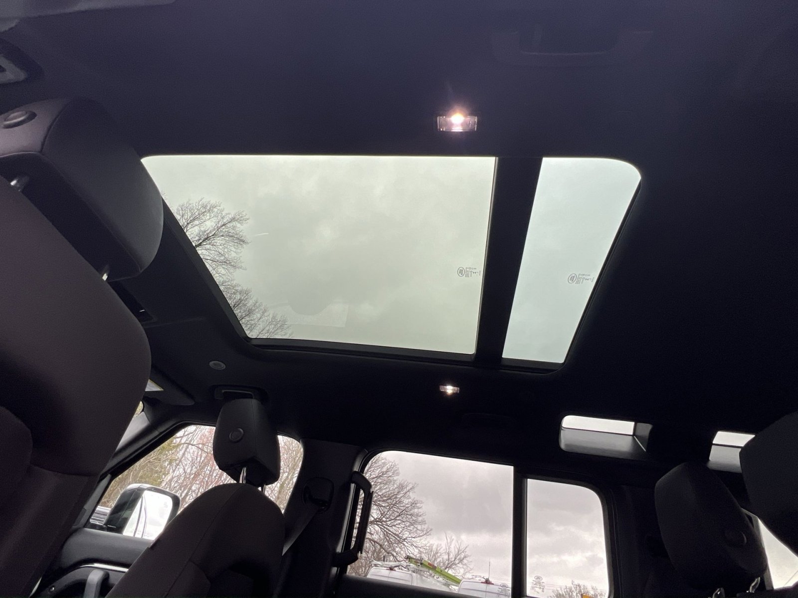 Used 2025 Land Rover Defender 110 S image 22