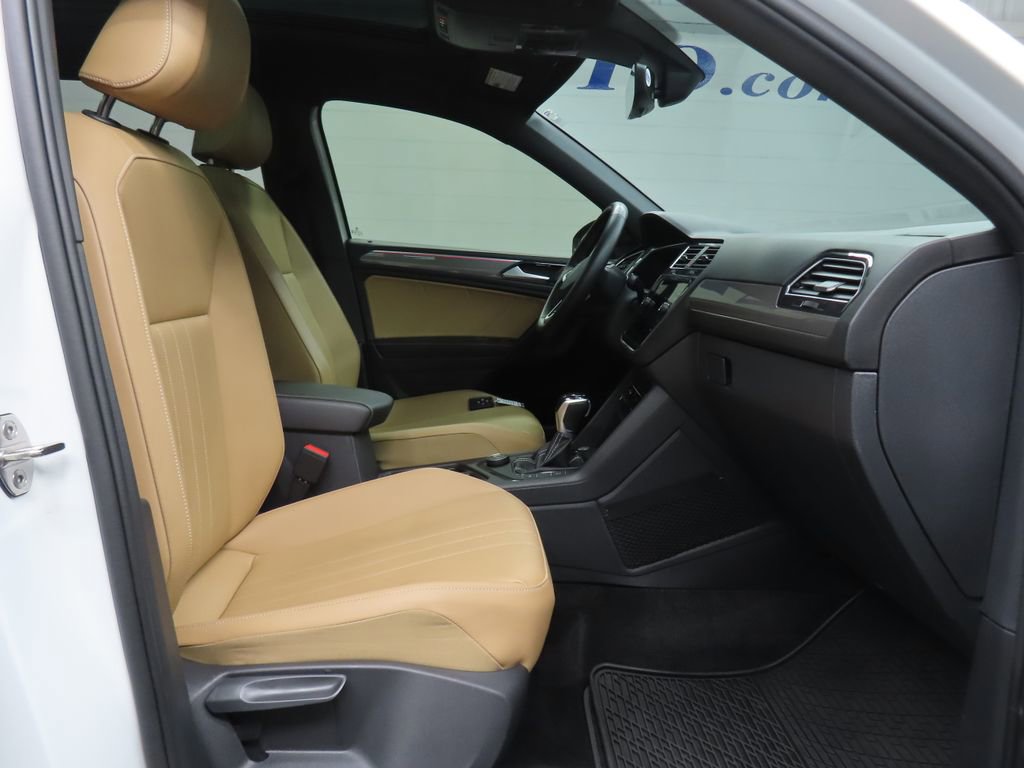 Used 2023 Volkswagen Tiguan SE R-Line image 29