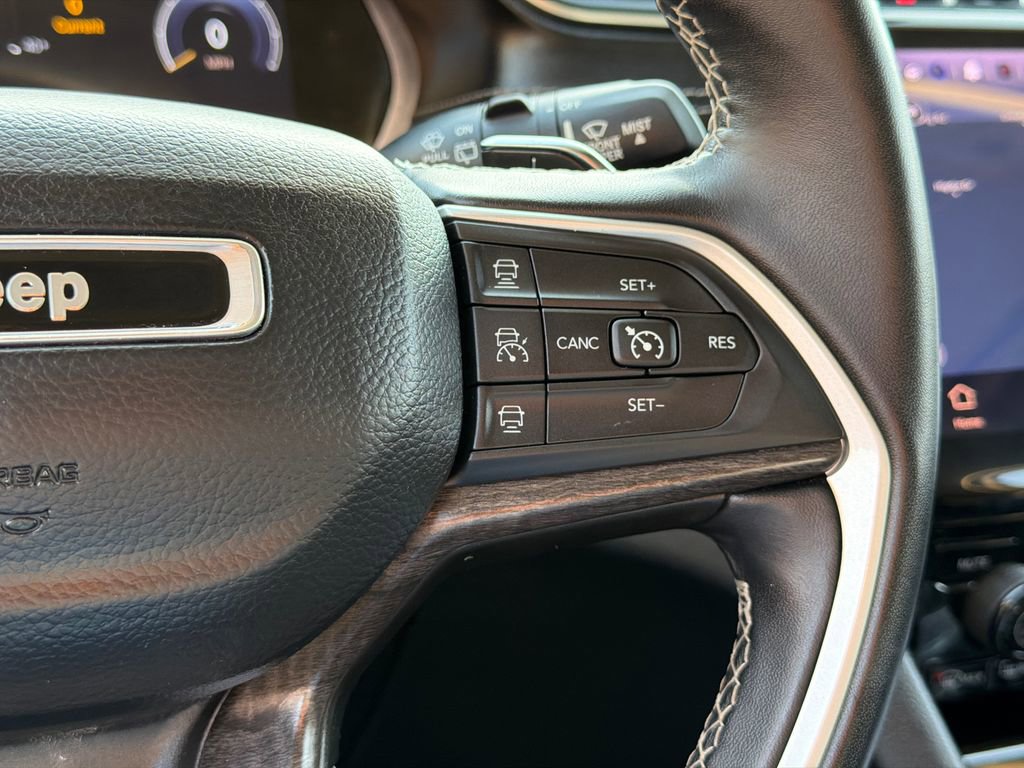 Used 2022 Jeep Grand Cherokee L Limited w/ Black Appearance Package image 23