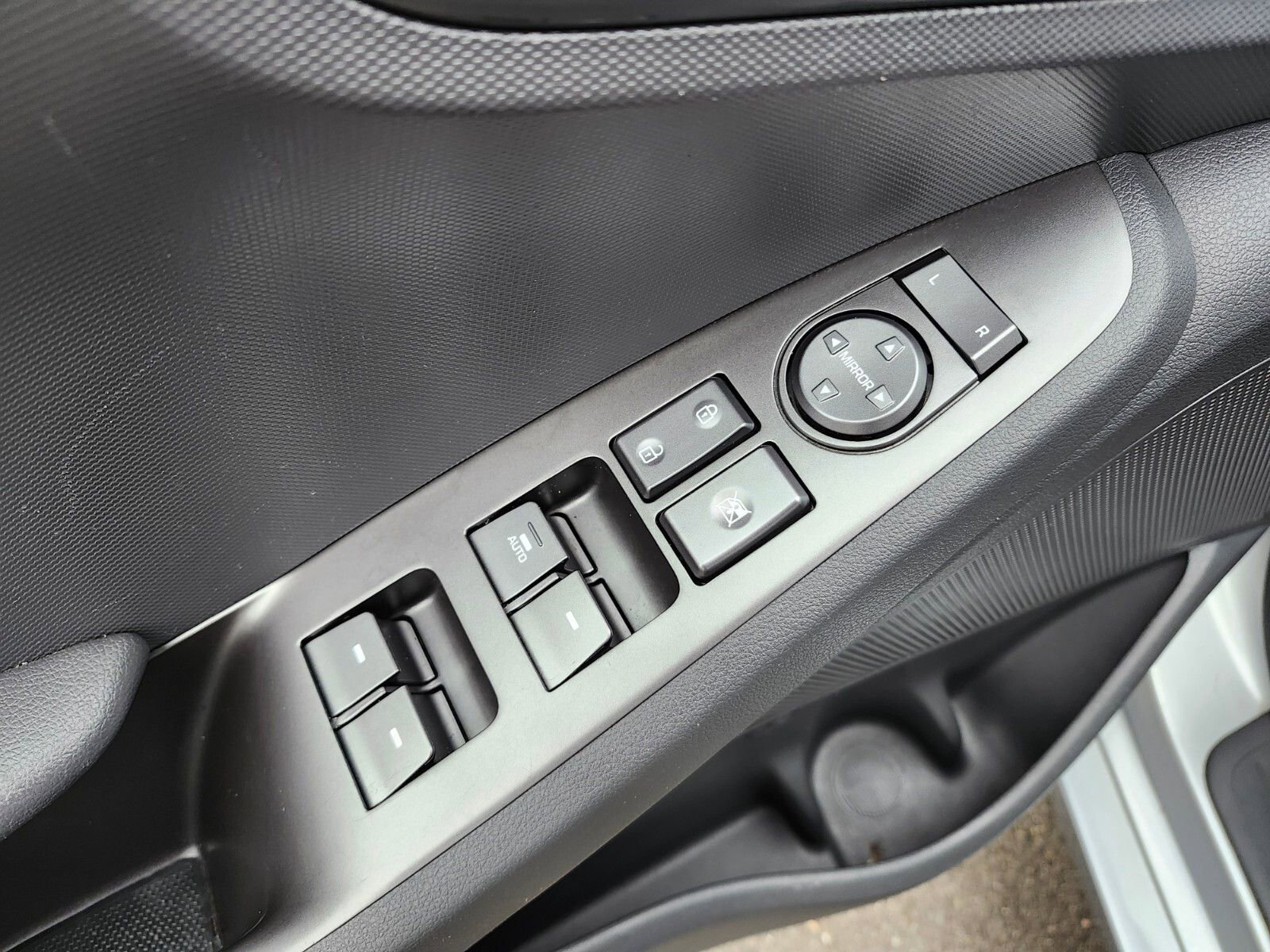 Used 2021 Hyundai Ioniq SE image 17