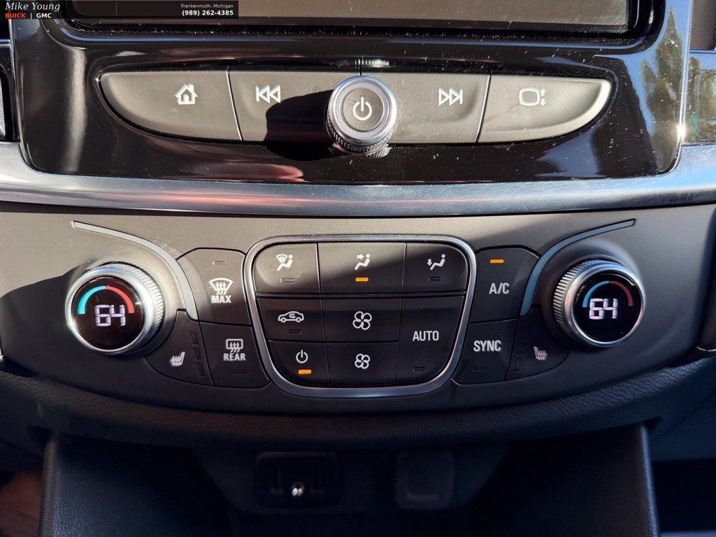Used 2023 Chevrolet Traverse LT w/ LPO, Floor Liner Package FWD image 31