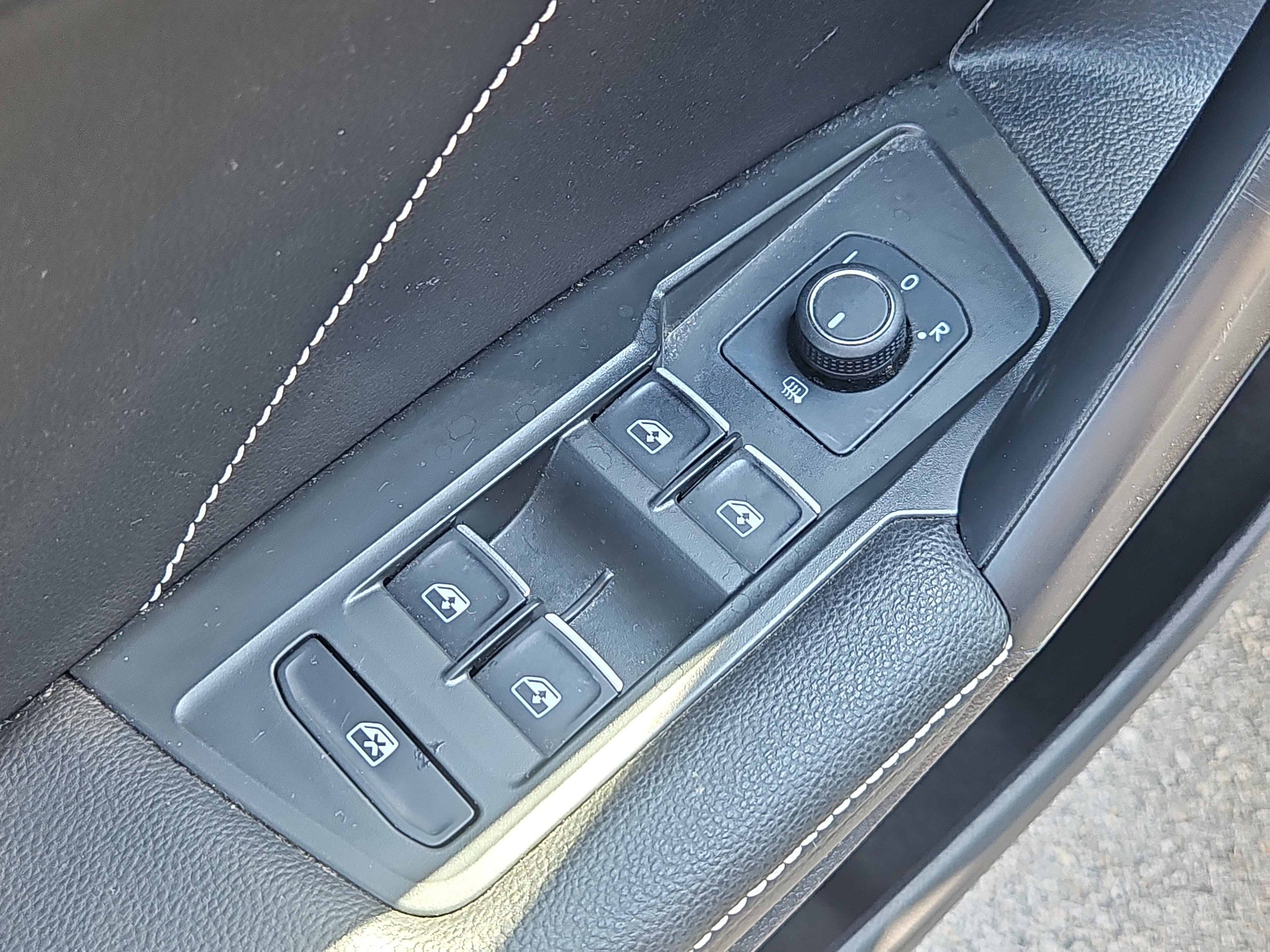 Certified 2024 Volkswagen Tiguan SE R-Line AWD/4WD image 21
