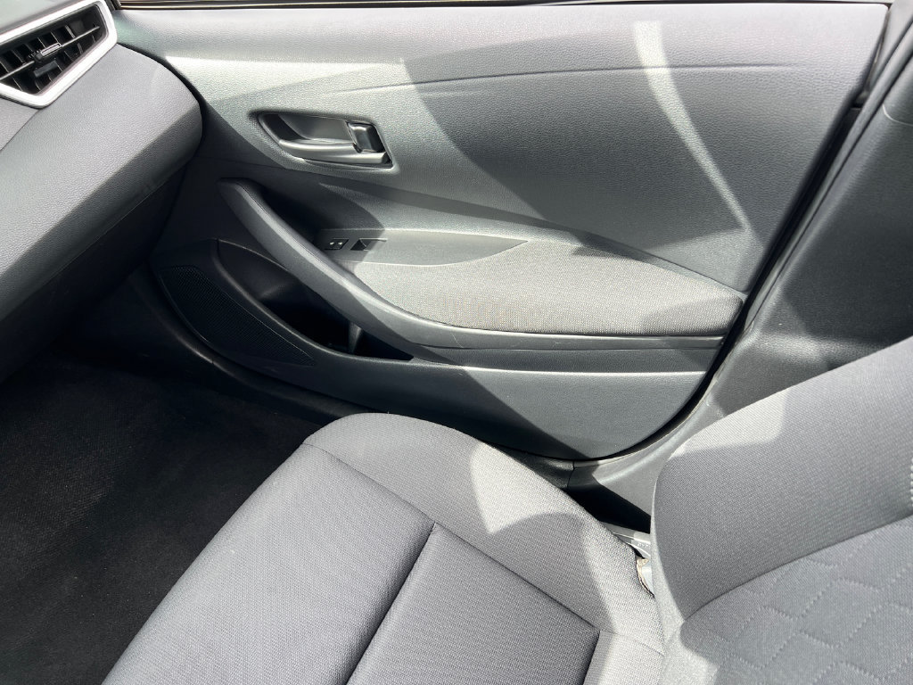 Used 2025 Toyota Corolla LE FWD image 17