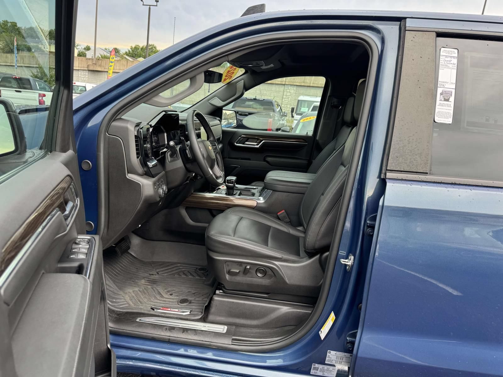 Used 2024 Chevrolet Silverado 1500 LT AWD/4WD image 19