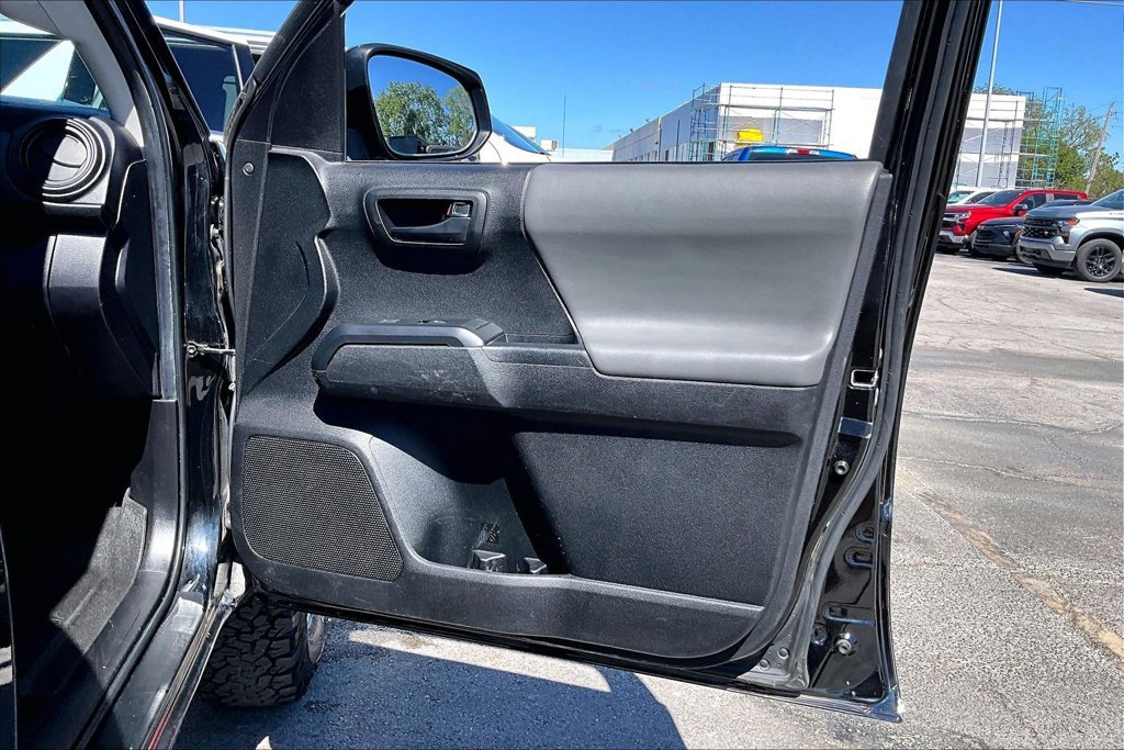 Used 2022 Toyota Tacoma SR w/ SR Convenience Package AWD/4WD image 25