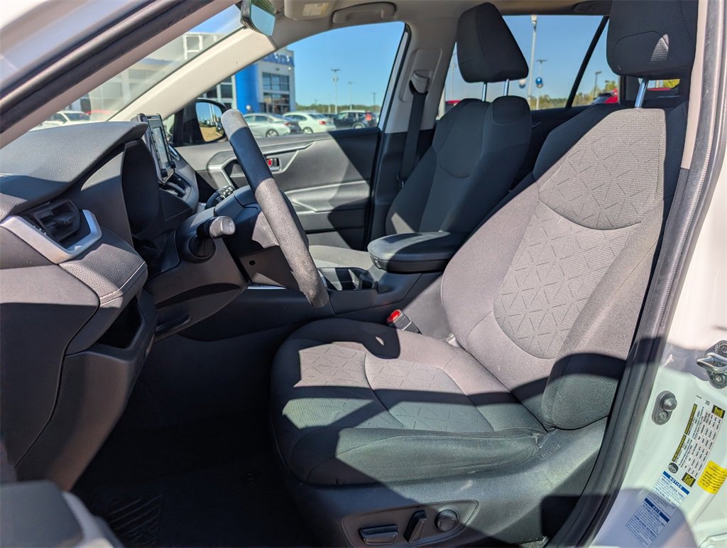 Used 2021 Toyota RAV4 XLE image 11