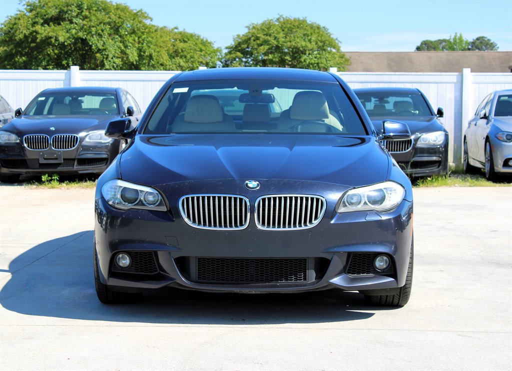 Used 2011 BMW 550i Sedan RWD image 2